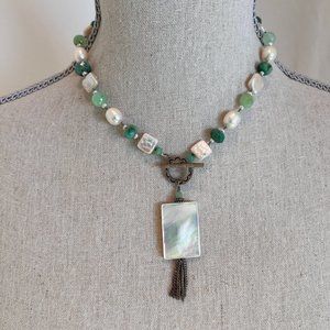 Mother of pearl/chrysoprase necklace